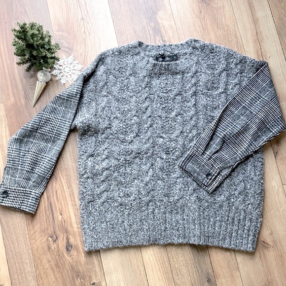 Women’s knit sweater - Picture 1 of 4